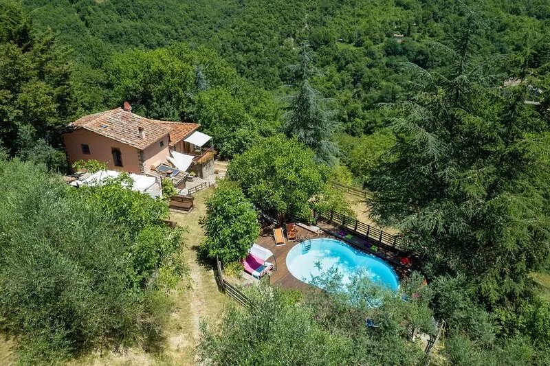 Country House / Farm House in Montepulico with 4 bedrooms sleeps 8