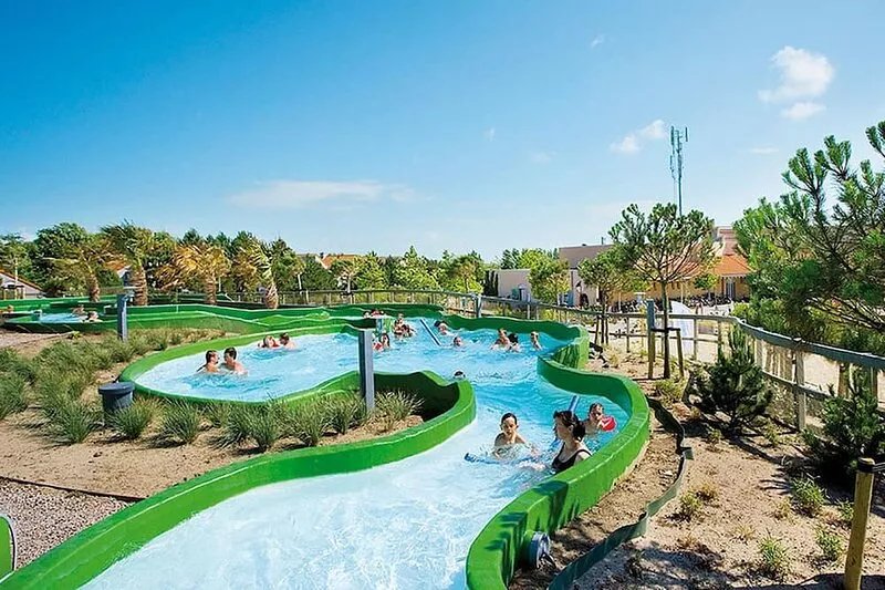 Luxurious 8-person villa with sauna walking distance of Ouddorp beach
