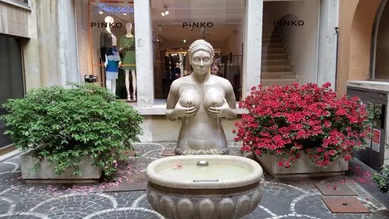 Fontana delle Tette