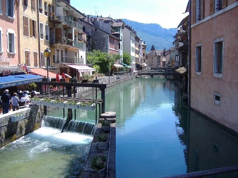A flat to rent in a charming house close to the lac of annecy and mont blanc