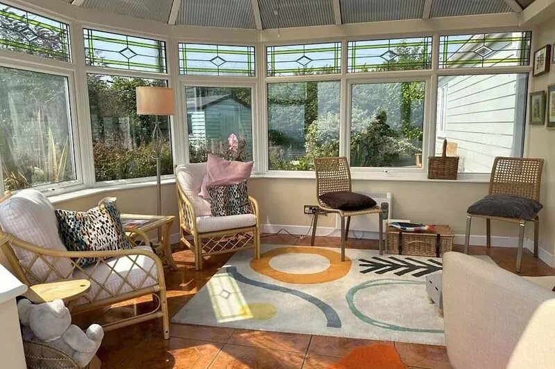 A stunning 3 bedroom property with sea views and direct access to the beach.