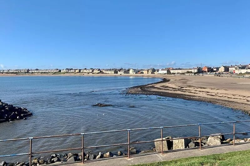 'Bay View' Absolute Seafront 3 Bedroom House with Breath-taking Sea Views.