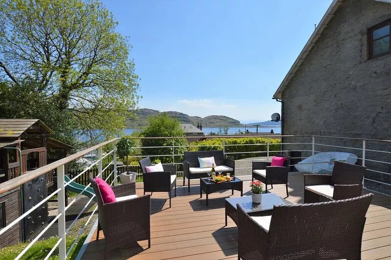 Aldersyde Villa, sea views, wood-burner, games room, pet friendly, sleeps 8