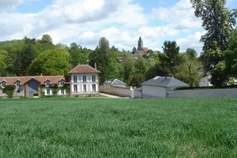 Close to Disney & Paris splendor & authentically renovated Brie farmhouse
