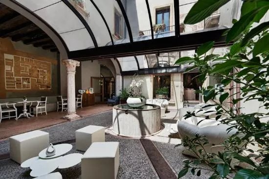 Victoria Lounge Cafe