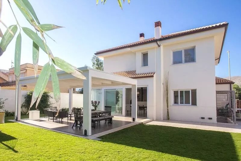 Modern detached villa near the beach of Mondello