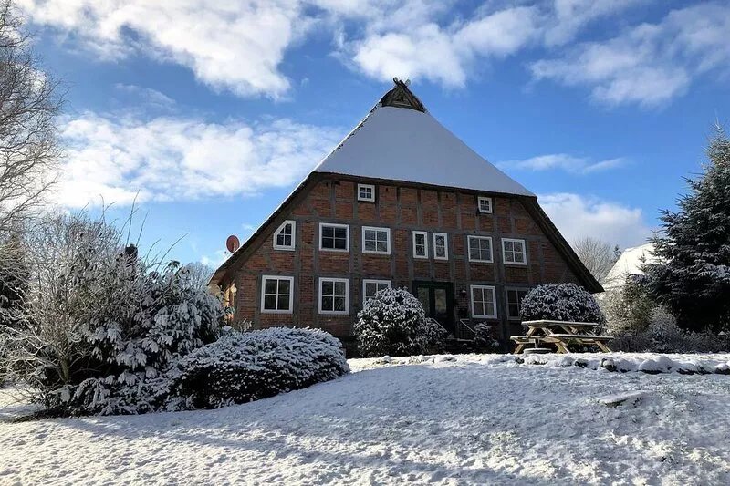Nature and tranquillity - in a historic thatched farmhouse with a large garden