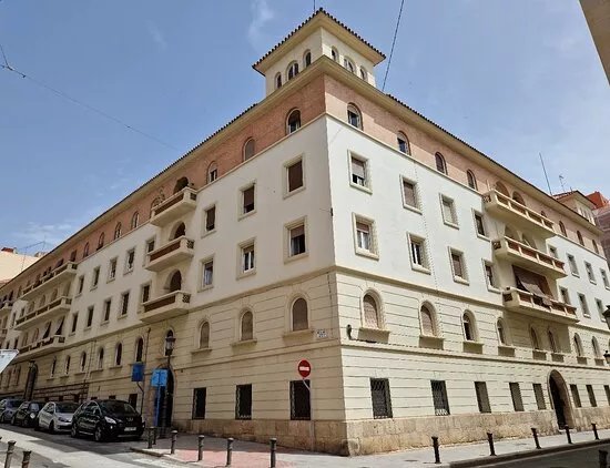 4 Calle Alvares Sereix Building
