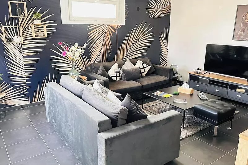 Homerez - Cosy House in Andres with Parking