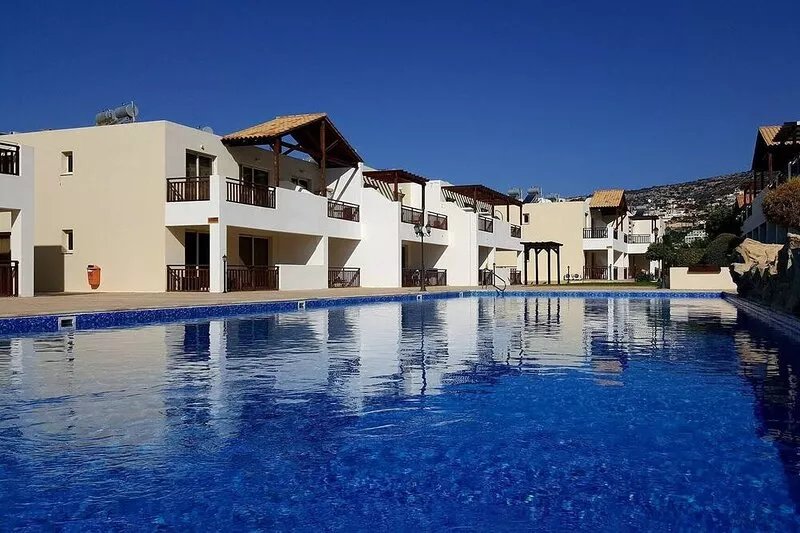 Wonderful 2 bedroom ground level poolside apartment, 3 pools, FREE WIFI