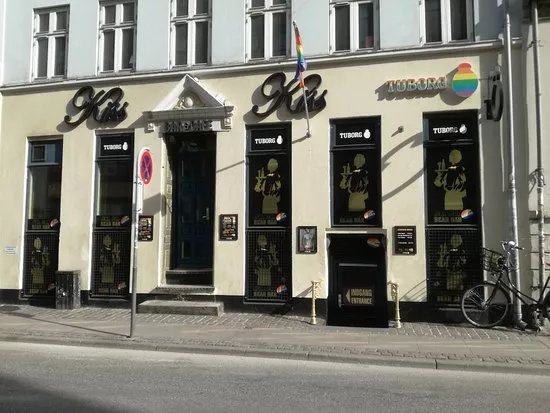 Kiss Kiss Bear Bar