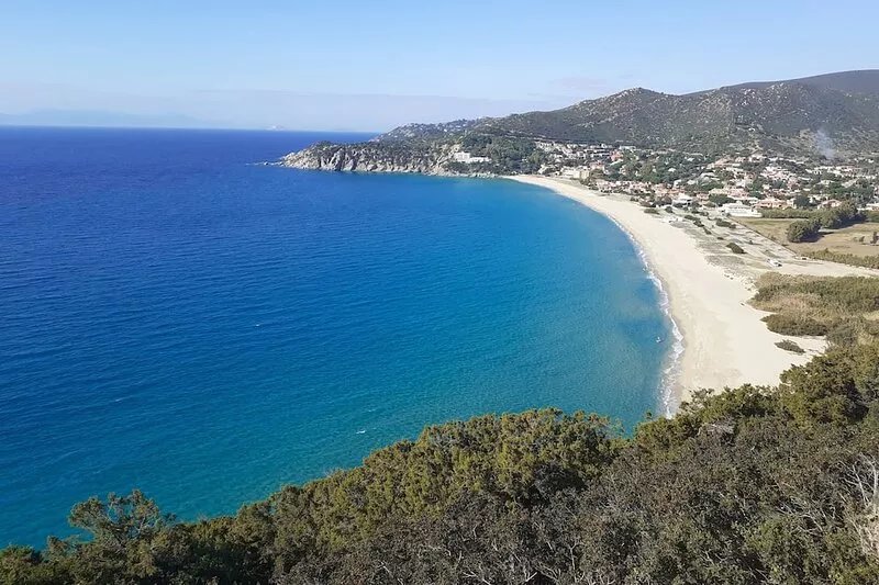 Comfortable country house with garden and private pool, 4km from Solanas beach.