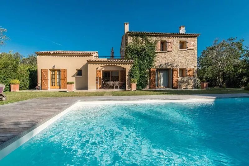 Villa with private pool 15-hectare agricultural estate 5 min from the beach