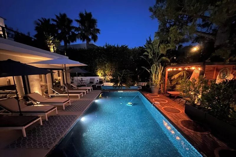 Magnificent Californian Villa  6 bedrooms 5 mn walk beach,restaurant,shopping