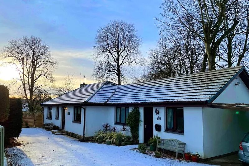 Cottage in Alnmouth, parking, garden, tree house, bike shed. Beach - 5 min walk.