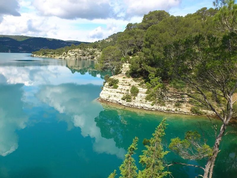 Apartment for 6 in Esparron-de-Verdon, with a wonderful lake view