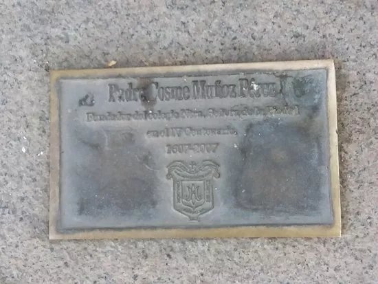 Monumento al Padre Cosme Munoz Perez