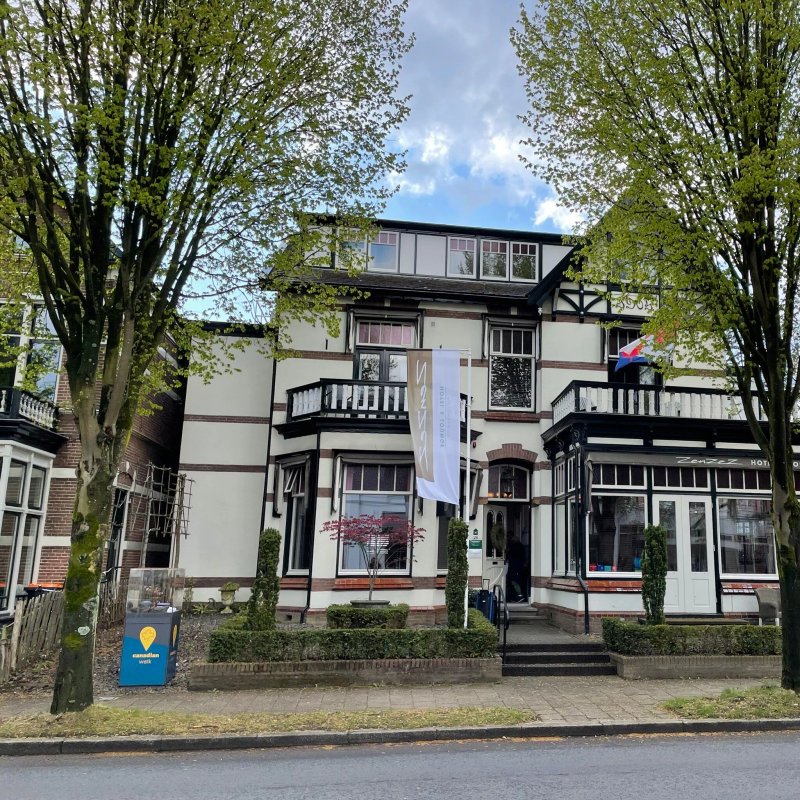 Zenzez Hotel & Lounge