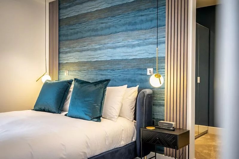 Beautifully Furnished, Central, 2 Bedroom Apartment - With Parking