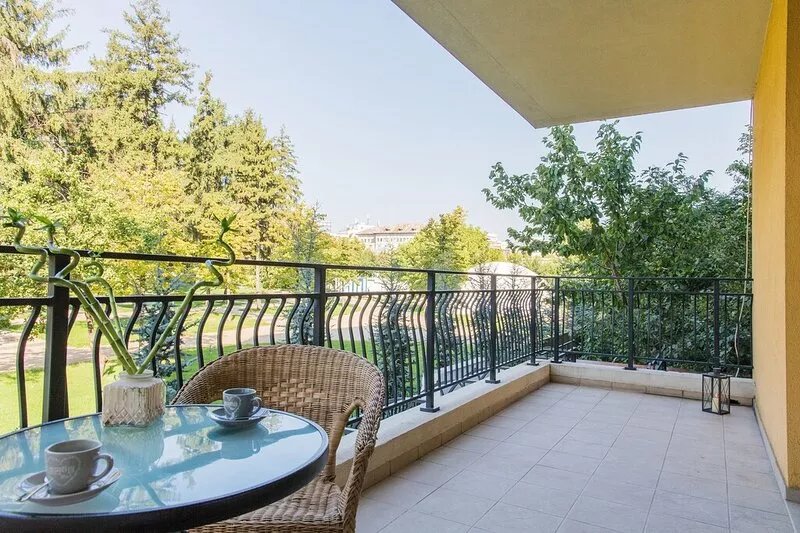 A modern studio, overlooking the historical gardens of the Patriarchal Cathedral