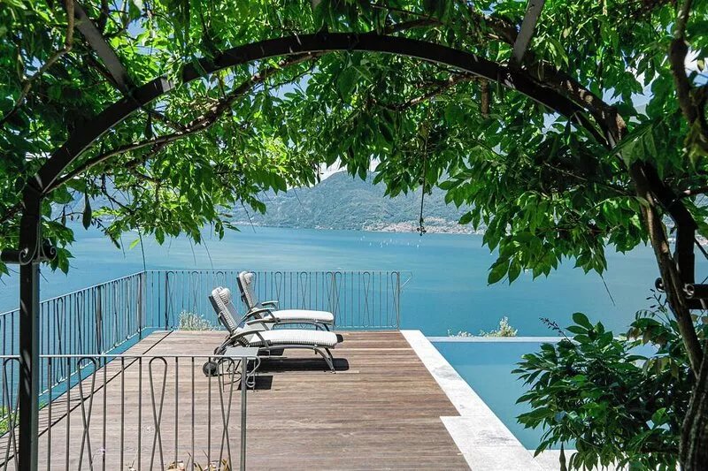 La Wally - 4 Bedroom Villa with Pool & Lake View