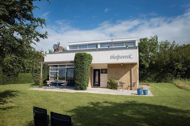 Very nice holiday villa with a lovely view of the Westduinen nature reserve due