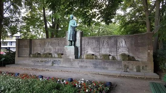 Klaus Groth Denkmal