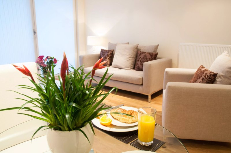 Clarendon Apartments - Lanterns Court