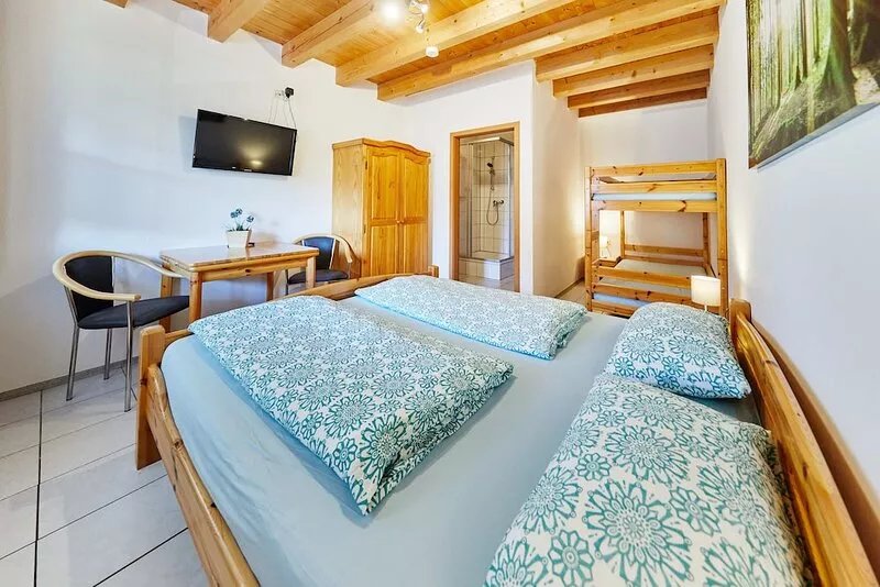 Beautiful 1-room apartment with bathroom & WC - just a 10-minute walk from