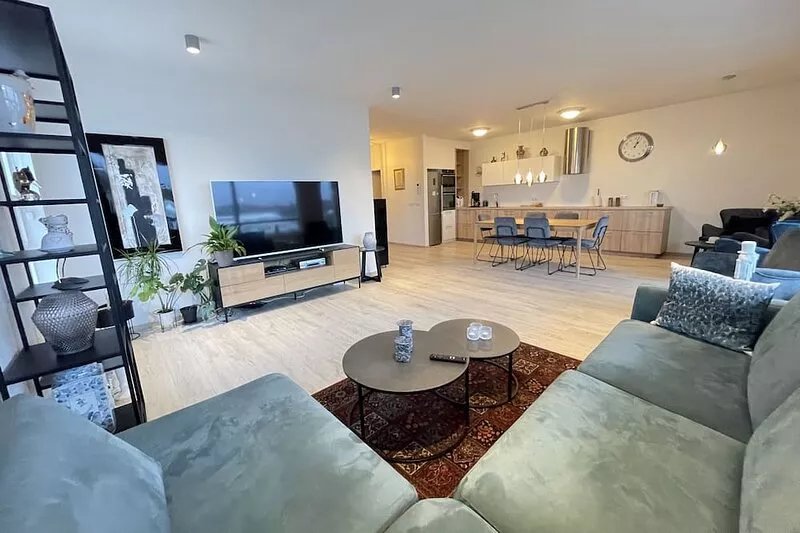 Modern and spacious 3 bedroom apartment in Kópavogur, centrally located.