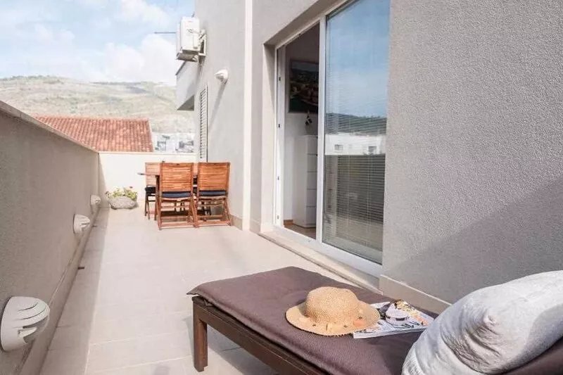 Apartment Adrian 2BR apartment with balcony