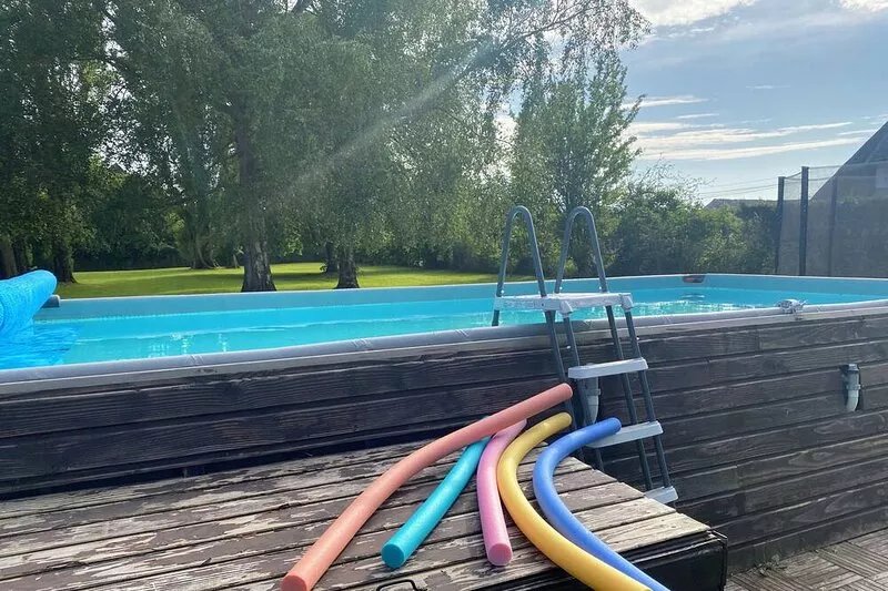 Lovely thatched cottage with pool, just 10 minutes from the glamour of Deauville