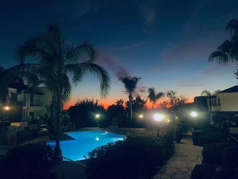 Luxury townhouse with Roof Terrace & Jacuzzi - sleeps up to 5