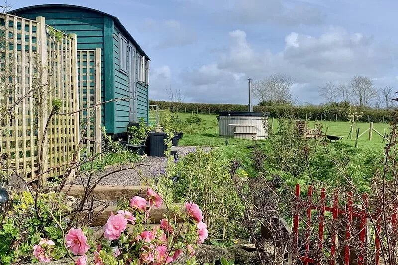 Shepherds Hut with Hot Tub, North Wales, Anglesey