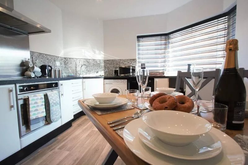 Beautiful & Luxurious Canal Side Home in Centre