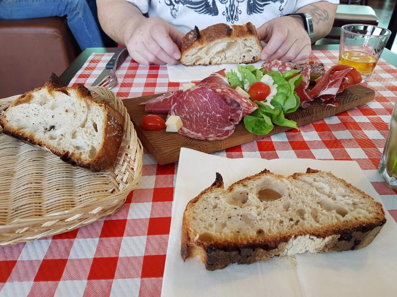 L'antre nous