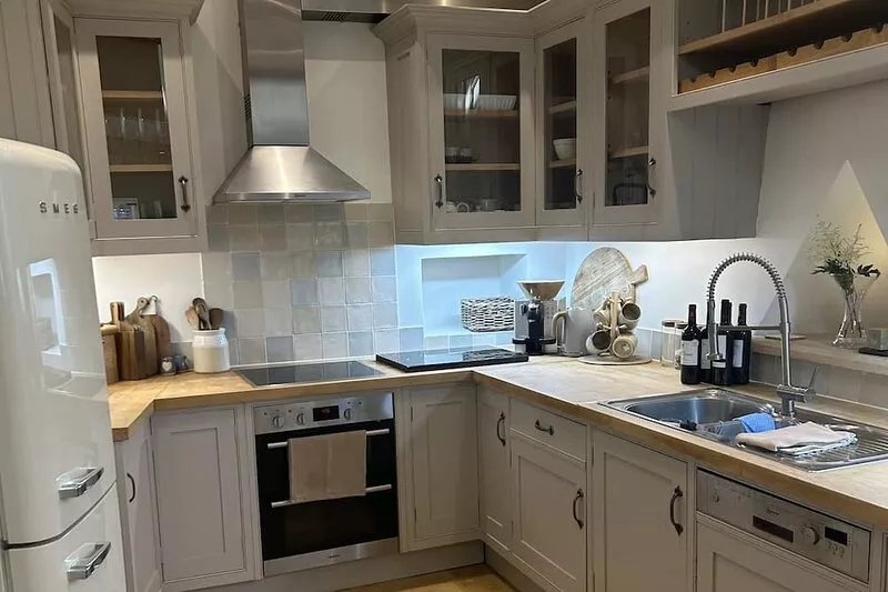 17th century converted barn in Cotswolds stone- 5 mins from Bourton On The Water