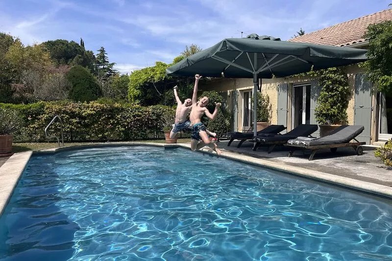 Private Heated pool - walking distance from Saint-Rémy-de-Provence