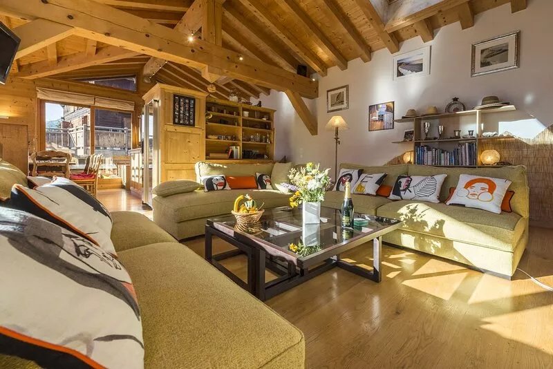 IN CHAMONIX, LUXURY CHALET, full south, front the Mont Blanc