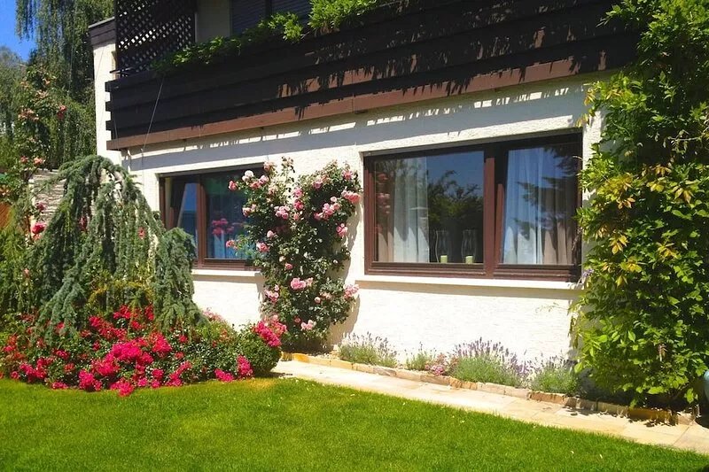 Individual living in a quiet, sunny slope of Baden-Baden (Close to City Centre)