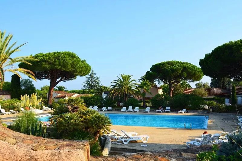 Apartment with pool, 300m beaches Tahiti, Moorea, Ramatuelle, St-Tropez.
