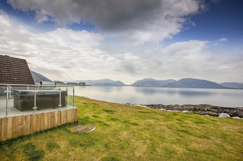 Waterfront Lodge 5 with Hot Tub
