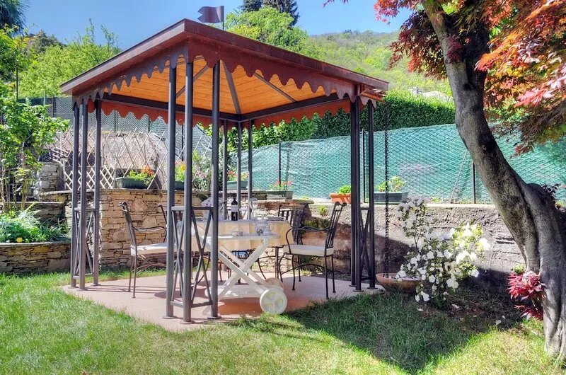 Apartment with lovely porch and garden