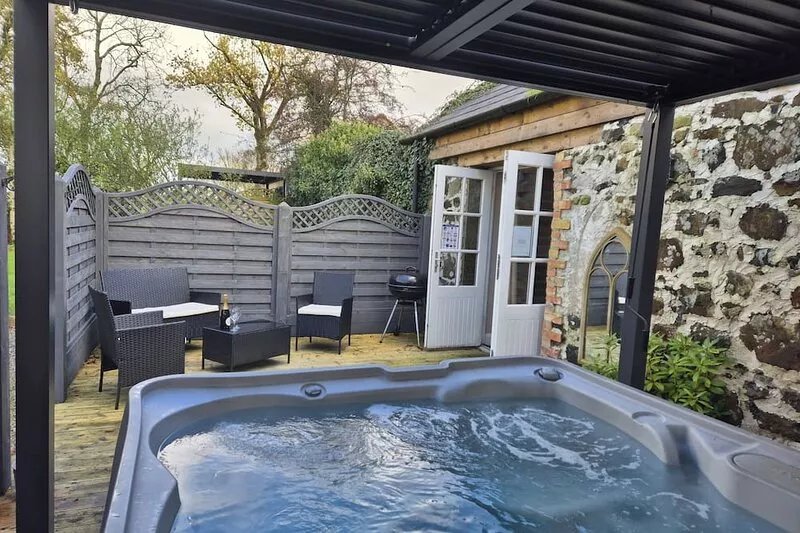200 year old stone cottage with outdoor hot tub