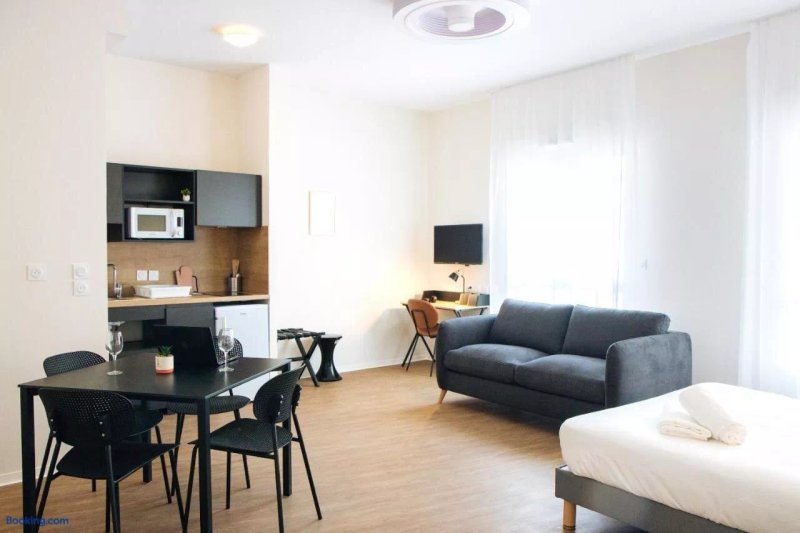 Twenty Business Flats Beziers