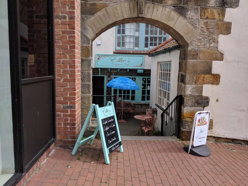 Ellie’s Courtyard Cafe