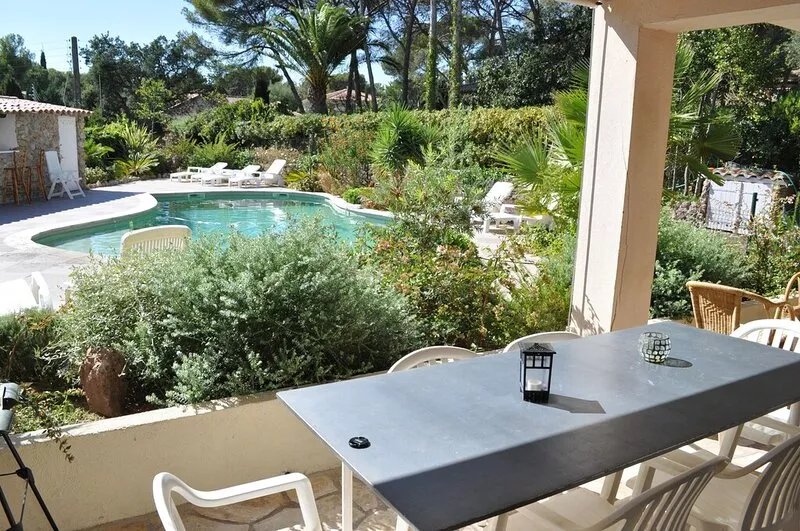 VILLA with swimming pool 1 to 14 pers near sea, 3 apartments
