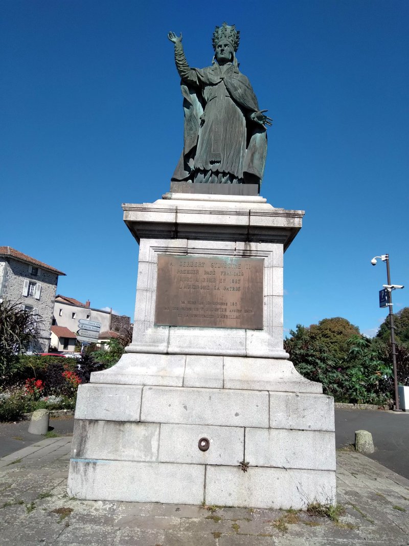 Statue Du Pape Gerbert A Aurillac