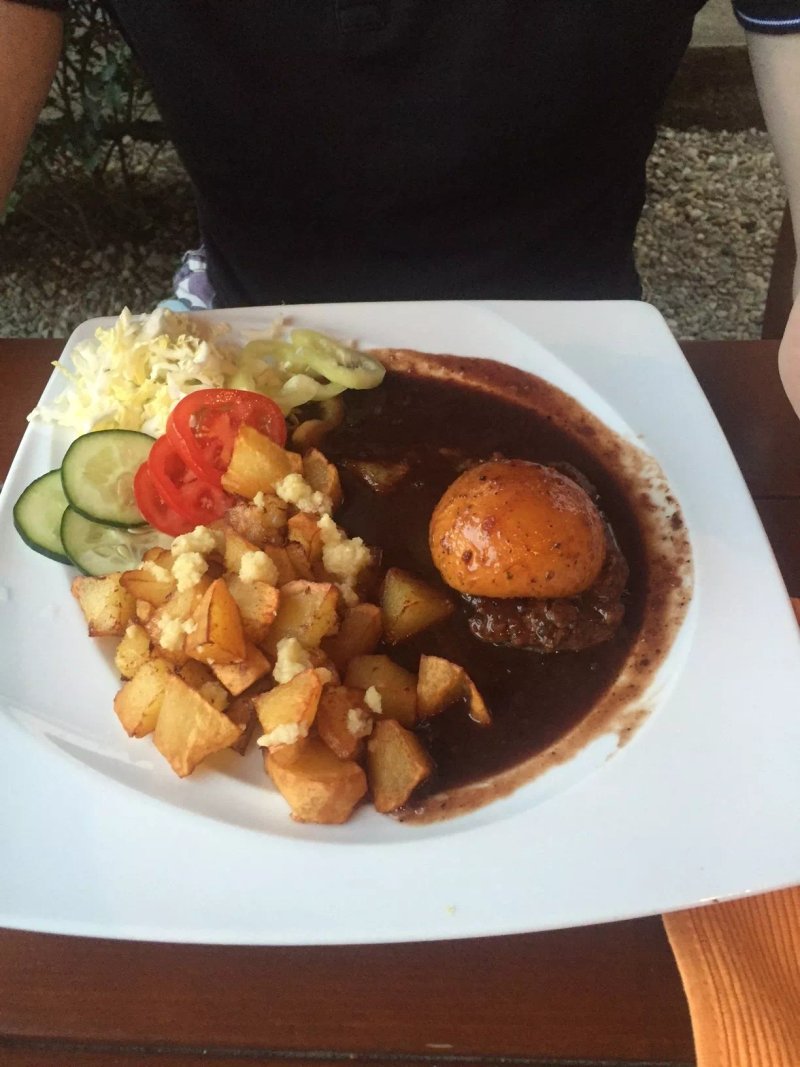Polovnicka restauracia