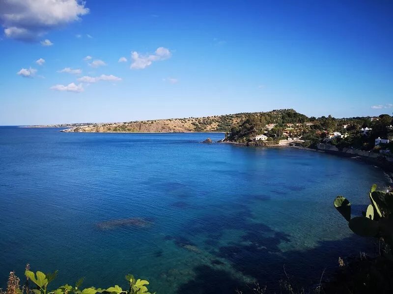Sea view villa with garden between Syracuse and Catania
